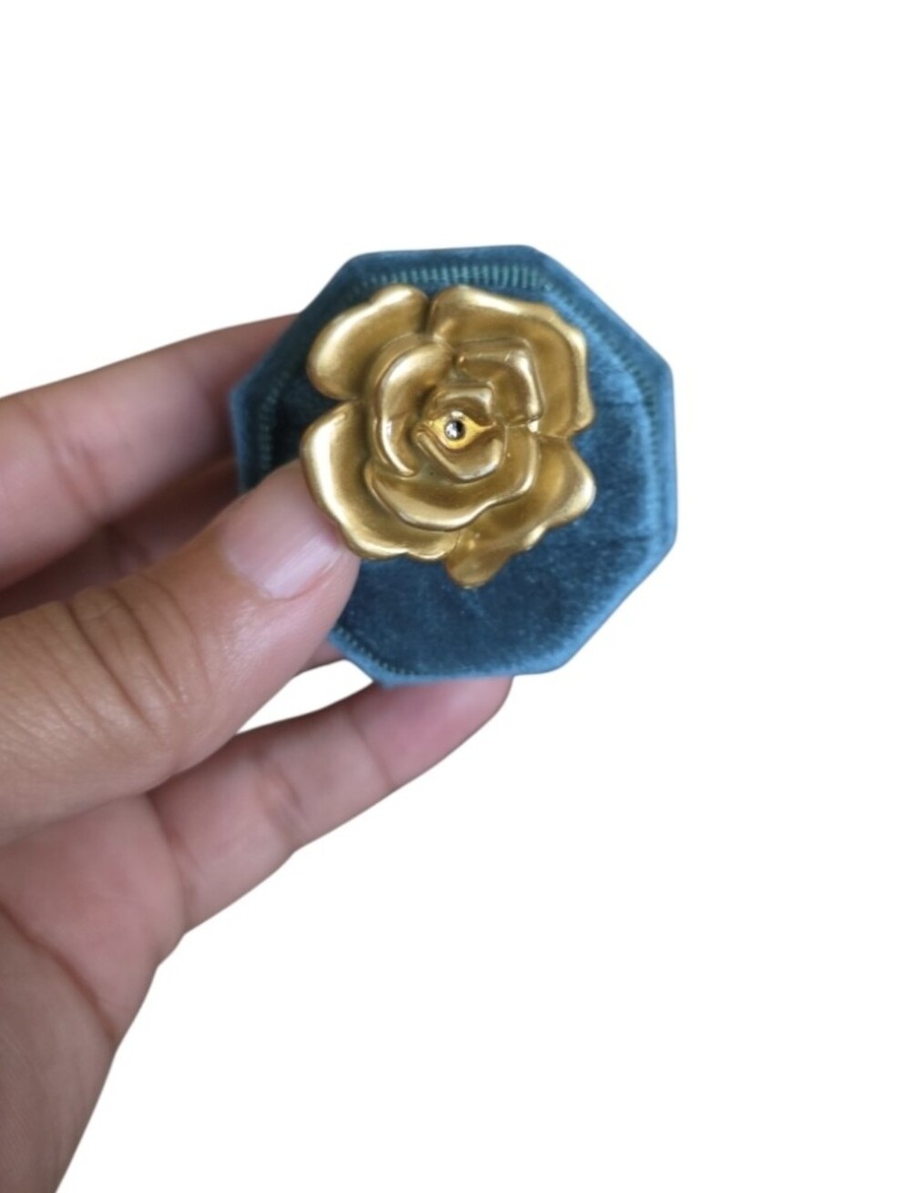 Vintage Size 7.5 Gold Toned Plastic Rose Statement Ring